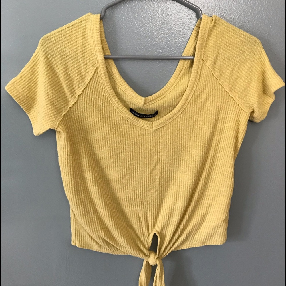 A&F knot crop tee✨